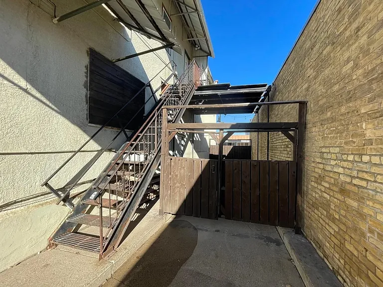 114 Main St W #A — Photo 11