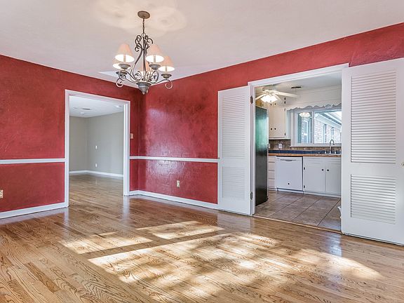 5th image of 3307 Fleetwood Dr