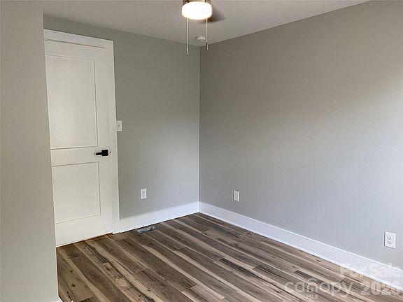 5th image of 1614 Martin Ave