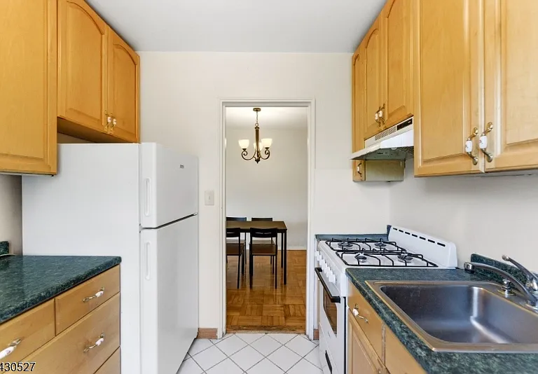 415 Claremont Ave — Photo 17