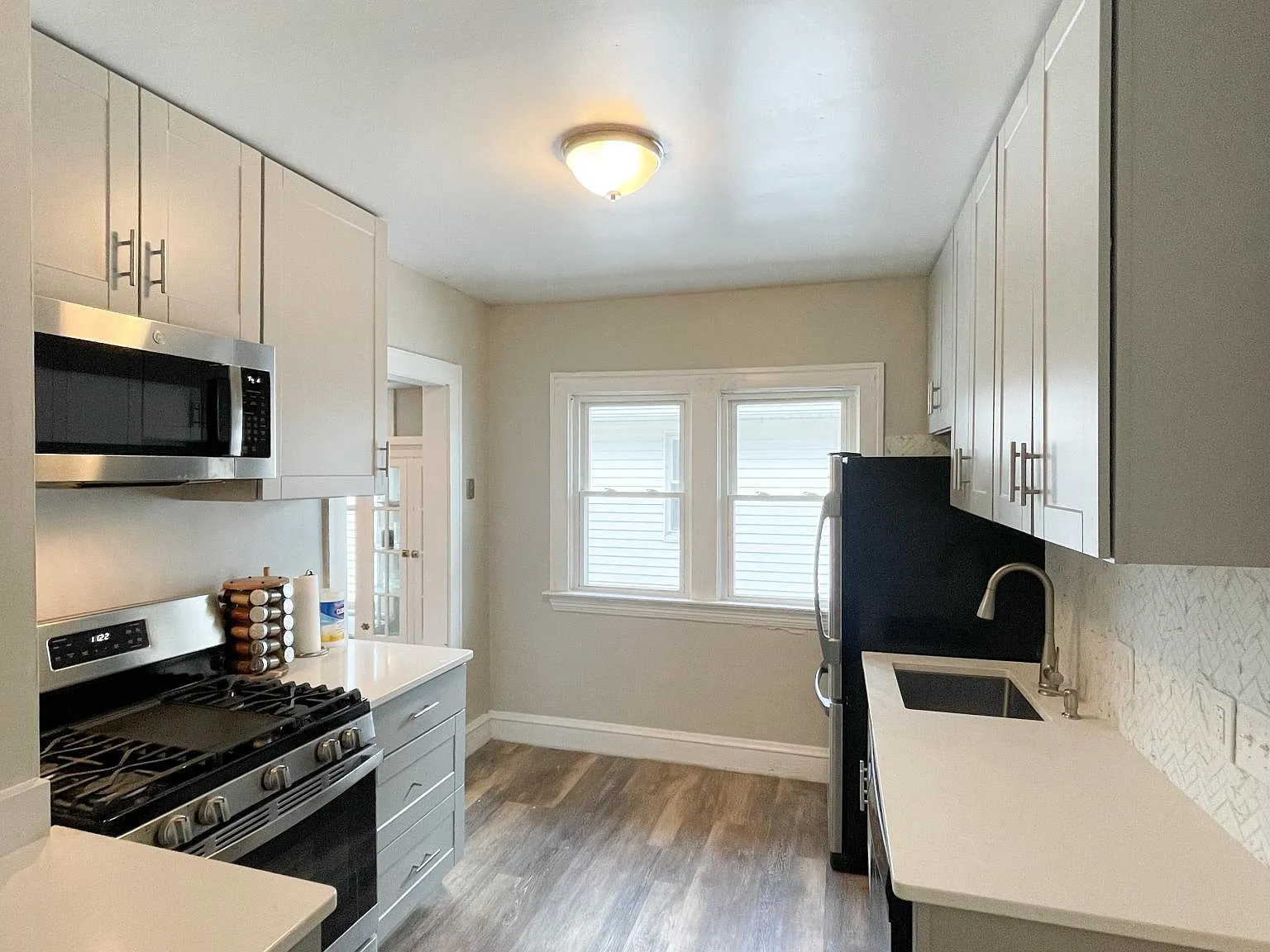2 bed, 1900 sqft, $1,800 — Photo 2
