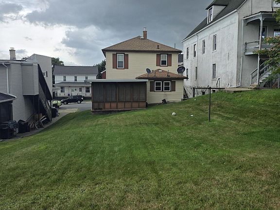 4th image of 520 Breck St