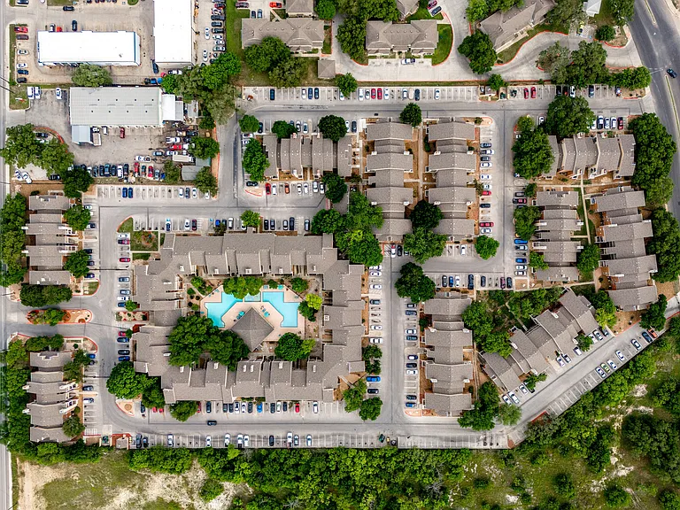 Doral Club Apartments — Photo 11