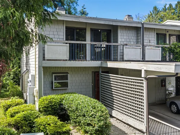 22703 Lakeview Drive #E1, Mountlake Terrace, WA 98043
