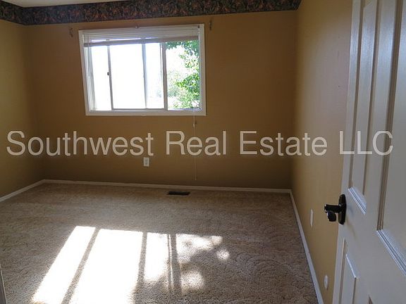 2nd image of 1700 Iowa Cir