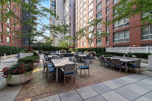 Rented by R New York | media 30