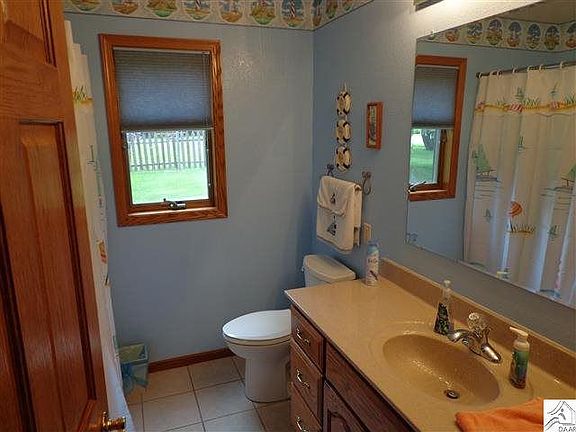 5th image of 137 W Ideal St