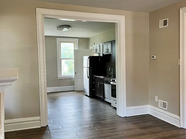 145 Meridan St — Photo 12