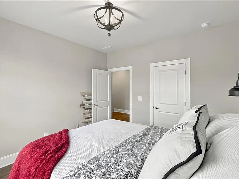 140 Clover Ct — Photo 33
