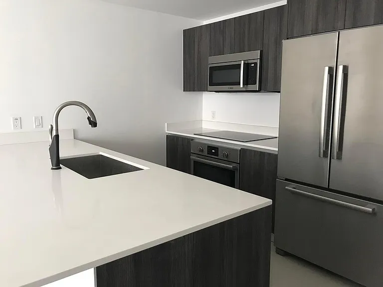 488 NE 18th St #807 — Photo 3