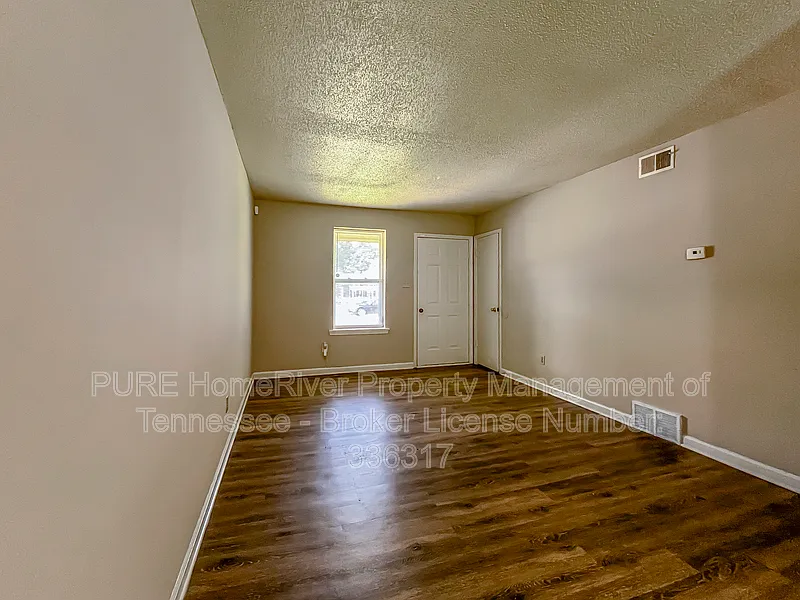 3 bed, 1.0 bath, 1145 sqft, $1,000 — Photo 3