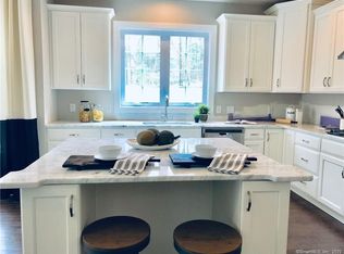 8 Fairview Dr #212, Middlebury, CT 06762