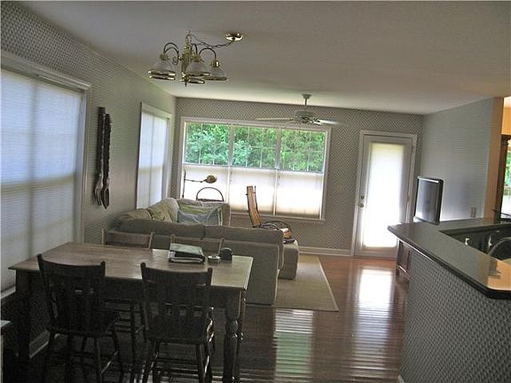 4th image of 680 Williamsport Ct