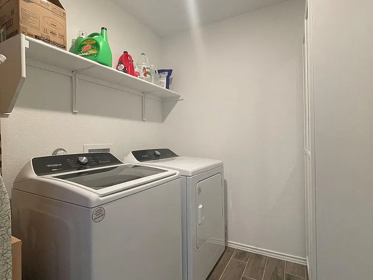 148 Bennington Dr — Photo 10