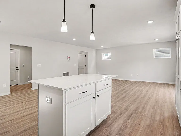 360 N Sherman St — Photo 4