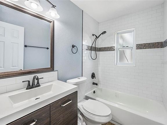5th image of 3021 Melton St N