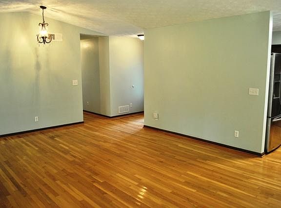 3rd image of 3237 Mountain Hollow Dr