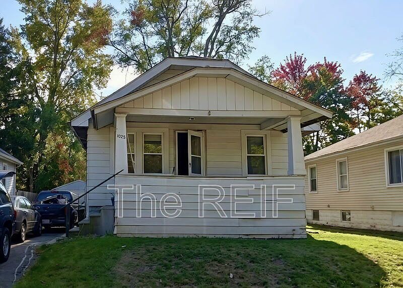1st image of 1023 Barrie Ave