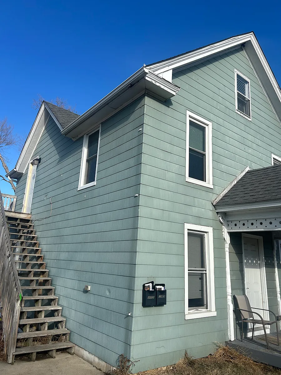 Building Photo - 624 G Ave NW #UP