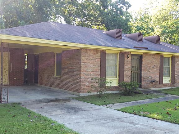 Front of house /carport/yard