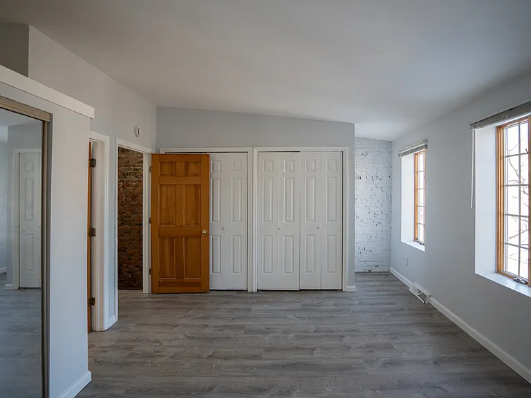335 Hudson Ave — Photo 13
