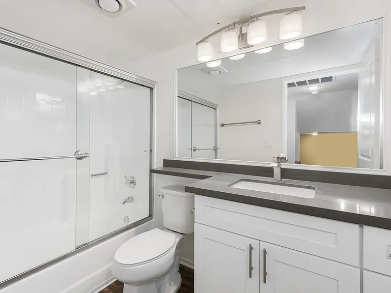 CentrePointe Apartments — Photo 19