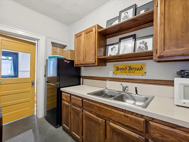 1430 S Quaker Ave — Photo 11