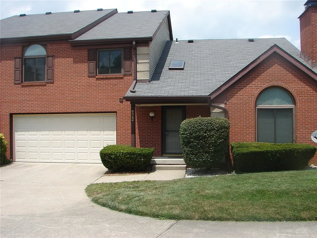 9364 Golden Leaf Way photo 1
