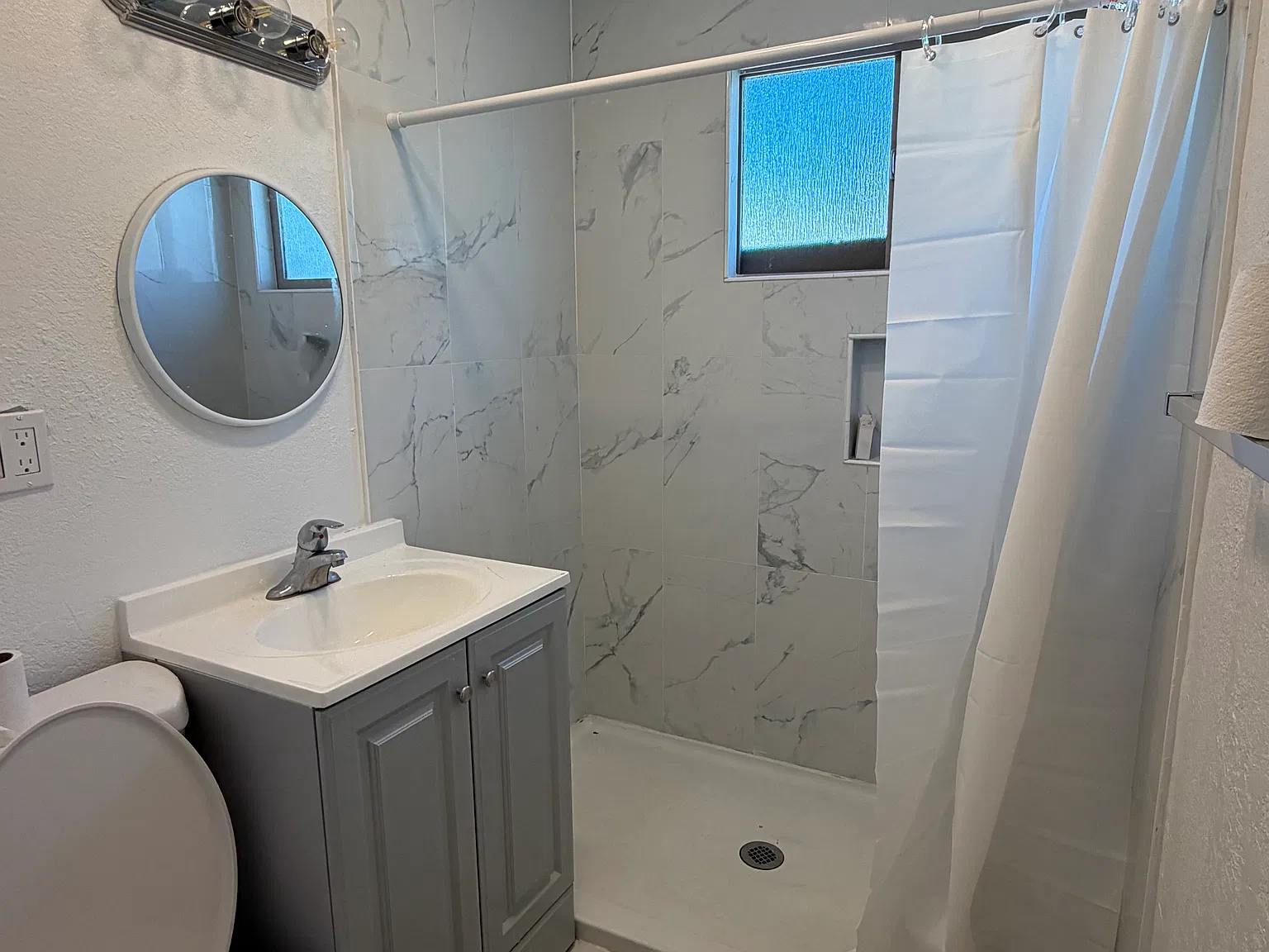 4 bed, 1698 sqft, $3,950 — Photo 3