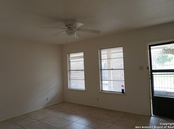 4th image of 107 Gladiola Ln