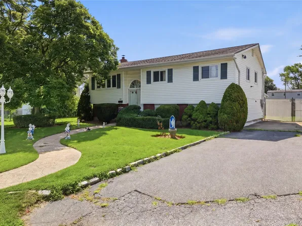 835 7th Street, West Babylon, NY 11704