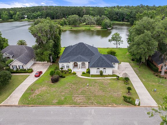 3rd image of 9132 Shoal Creek Dr