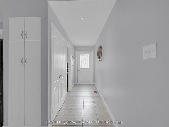 5th image of 560 Grey St #3