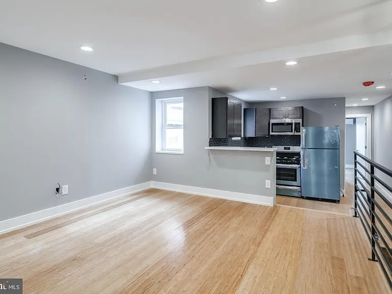 1530 Christian St #3 — Photo 5