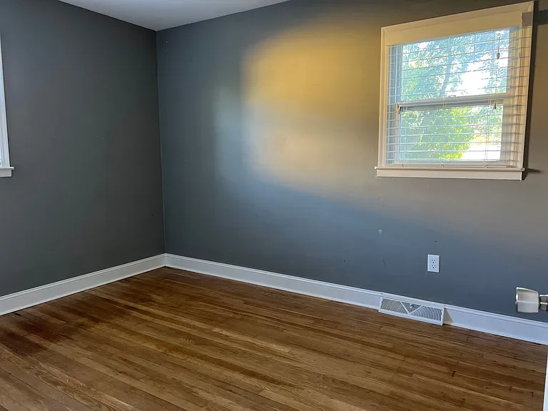 521 Clifton Rd — Photo 7
