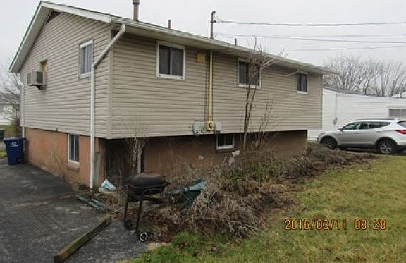 3rd image of 736 Maurine Dr