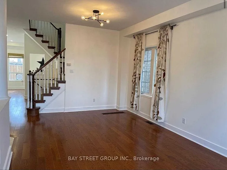 7 Raymond Bartlett Ave — Photo 2