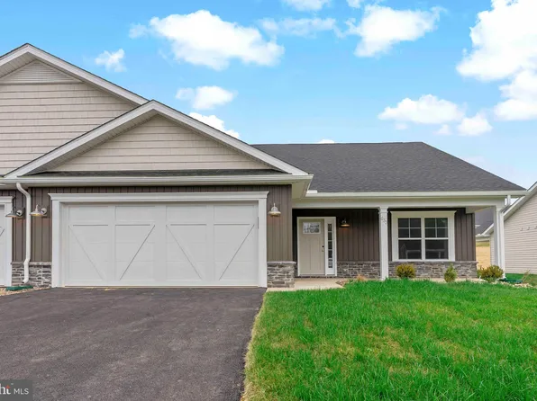 284 Dripping Spring Dr, Hedgesville, WV 25427