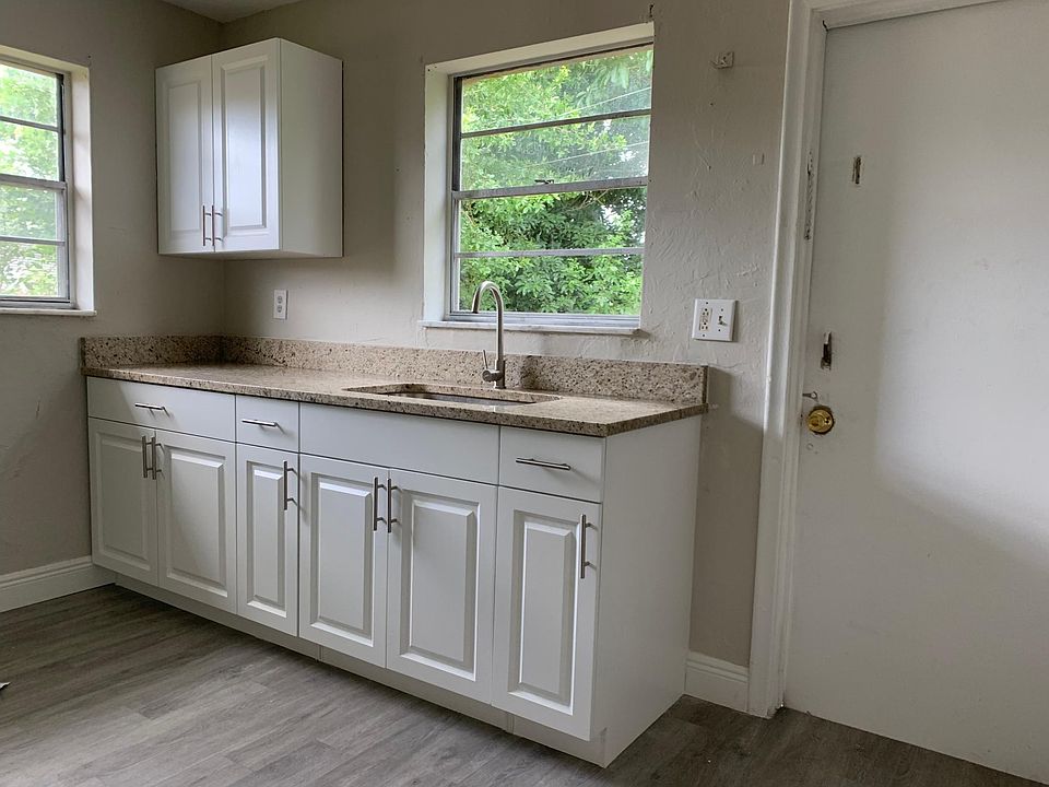 2nd image of 1601 Ac Evans St APT 5