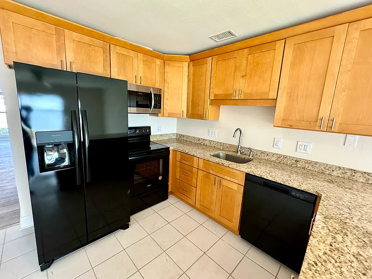2565 Gary Cir — Photo 4