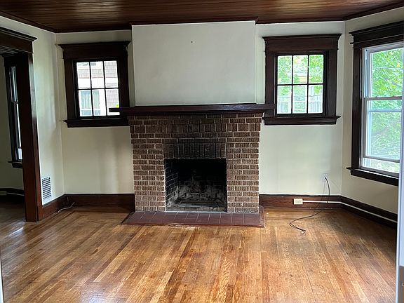 2nd image of 191 Willard St Floor 2