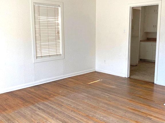 3rd image of 2810 35th St