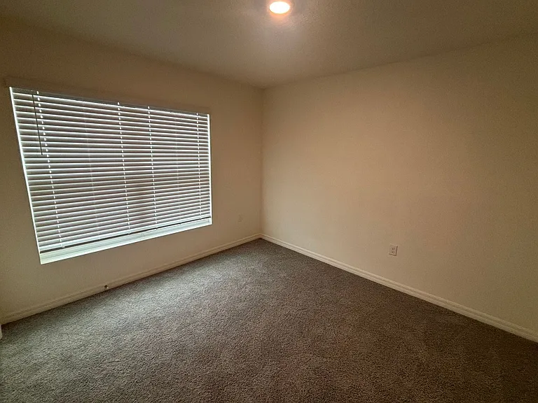 481 W Rexford Dr — Photo 4