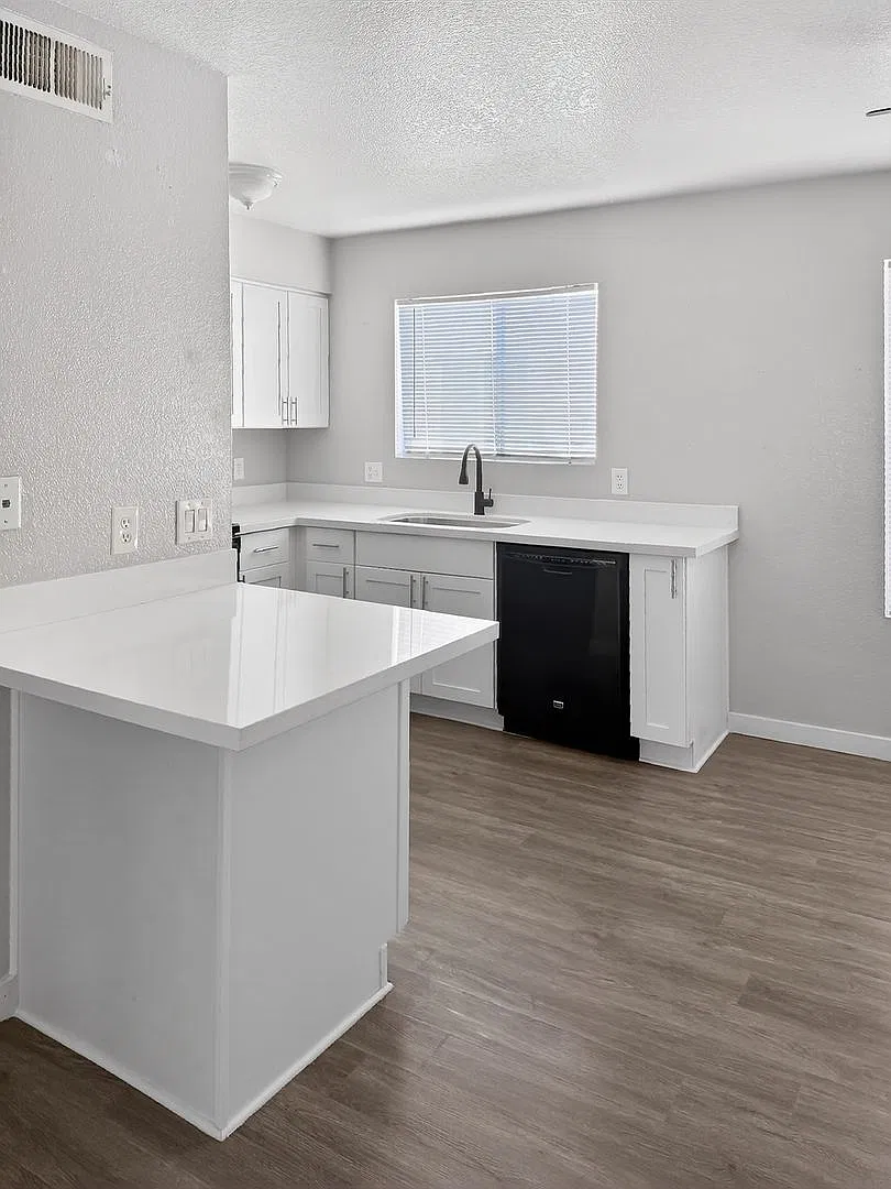 2 Br 2ba In A Great Location — Photo 1
