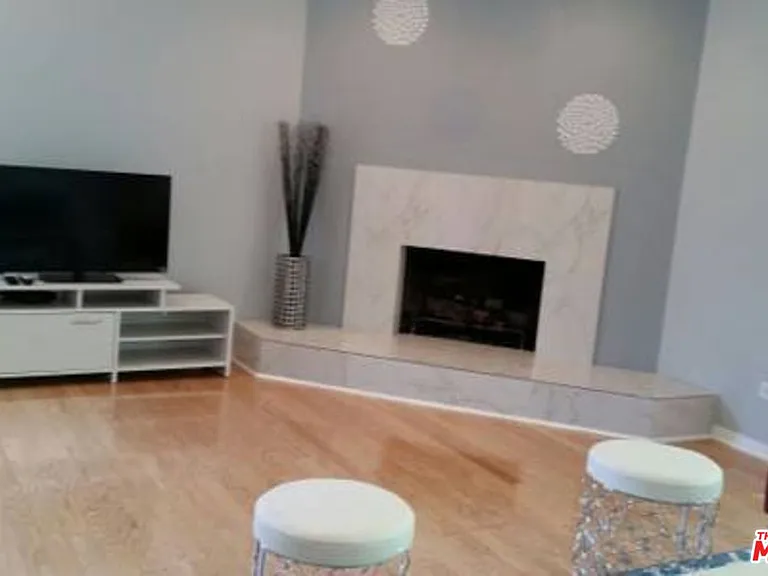 5049 Serrania Ave — Photo 16