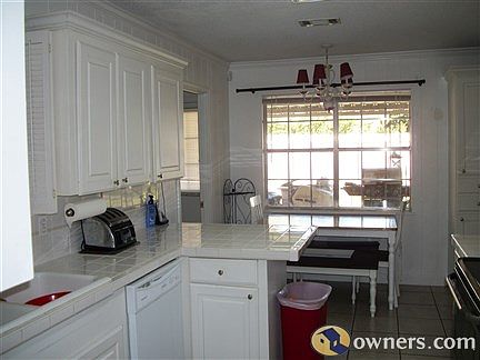 Kitchen & Breakfast area