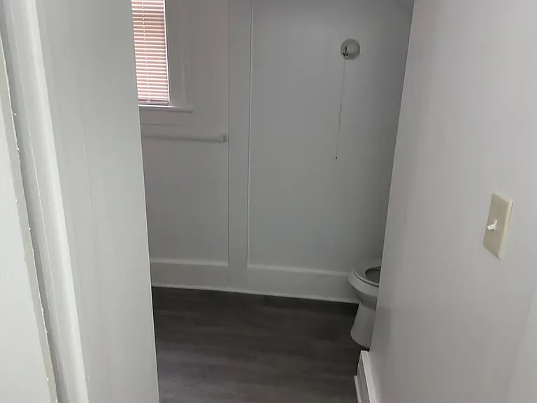 909 W 36th St #DOWNSTAIRS — Photo 11