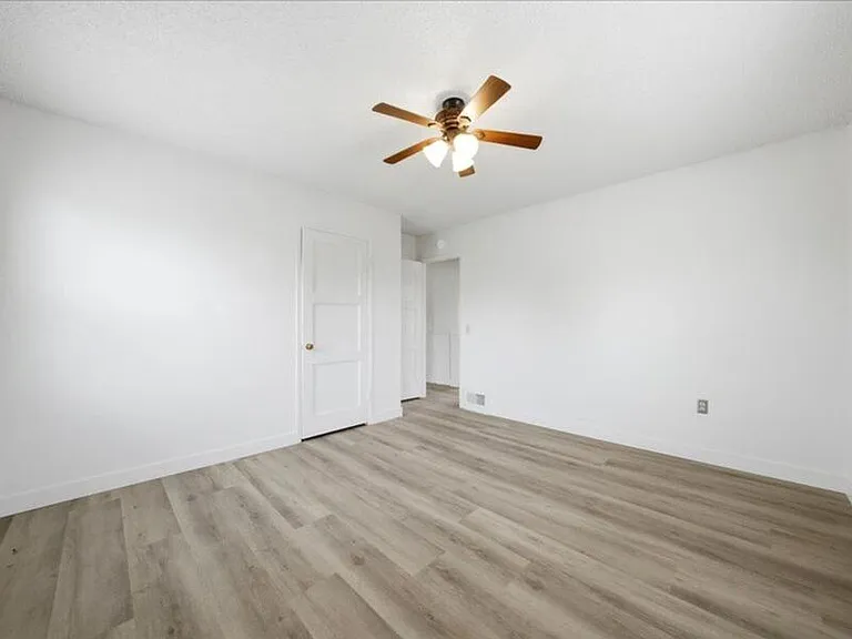 1347 Thayer Dr — Photo 7
