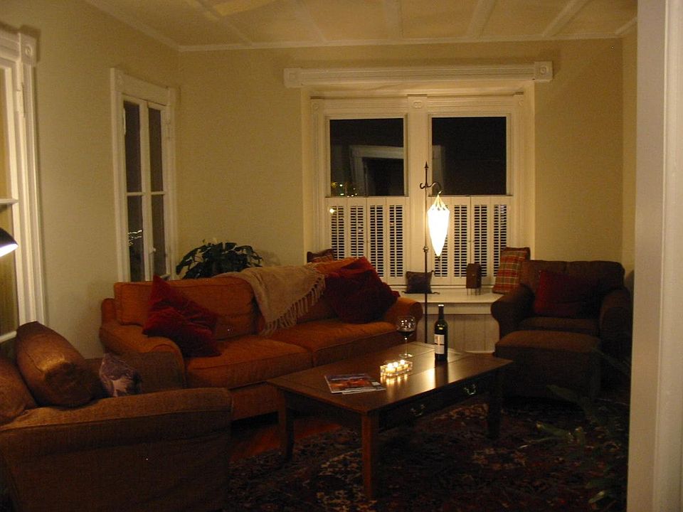 2nd image of 563 N Broadway #2nd