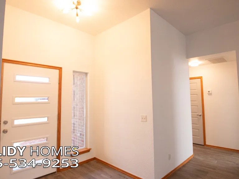 5004 SE 52nd St — Photo 7